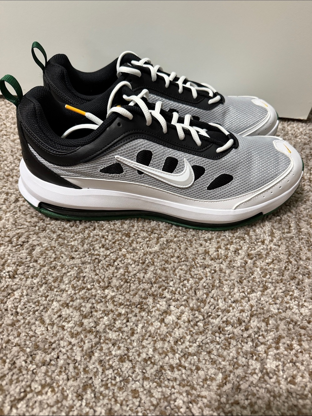 Nike Men's Gray, Black & Green Mesh Sneakers
